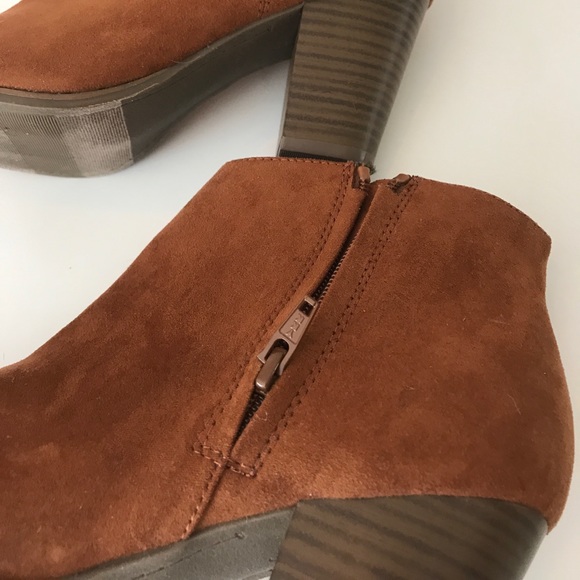 Brown suede Old Navy Boots - size 9 - like new! - Picture 4 of 5